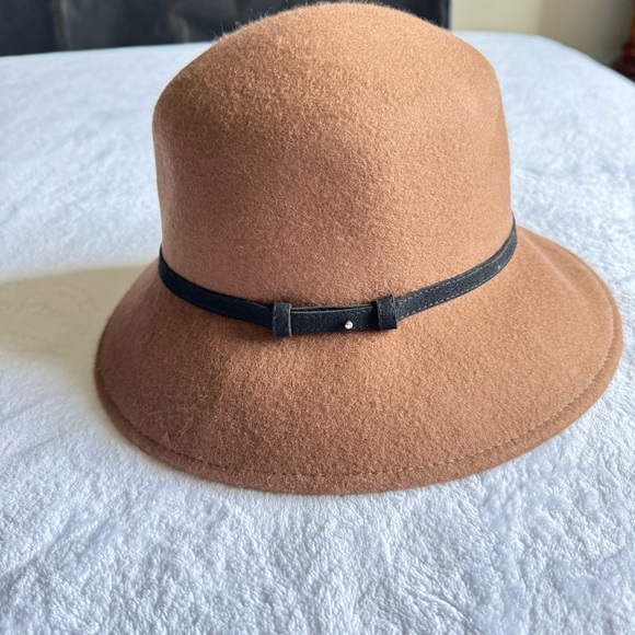 2 women’s hat Bowler Vintage style
Wool Felt one size Apt 9 - Picture 8 of 9